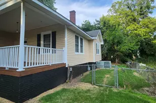 106 N Liberty St, Gastonia, NC 28052 - Photo 2