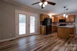 1323 N Lakewood Dr, Shelby, NC 28150 - Photo 10