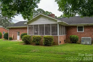 225 Dogwood Dr, Mount Holly, NC 28120 - Photo 4