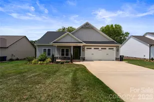 4944 Southview Dr, Hickory, NC 28602 - Photo 1