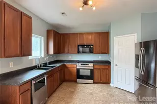 11828 Bending Branch Rd, Charlotte, NC 28227 - Photo 6