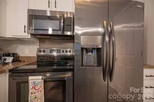 3148 Walnut Park Dr, Charlotte, NC 28262 - Photo 12