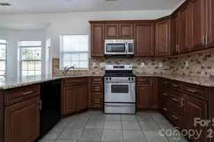 11807 Song Sparrow Ln, Charlotte, NC 28269 - Photo 10