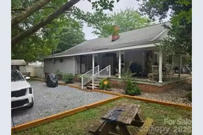427 E Mills Avenue, Mooresville, NC 28115 - Photo 2