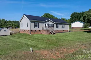 3015 Farm Pond Ln, Granite Falls, NC 28630 - Photo 2