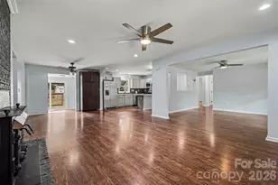 9902 Forest Dr, Charlotte, NC 28216 - Photo 6