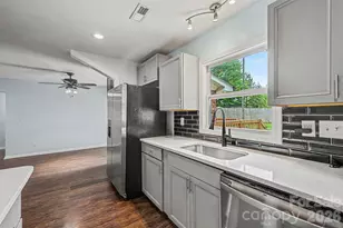 9902 Forest Dr, Charlotte, NC 28216 - Photo 16