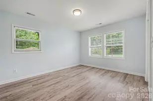 9902 Forest Dr, Charlotte, NC 28216 - Photo 26