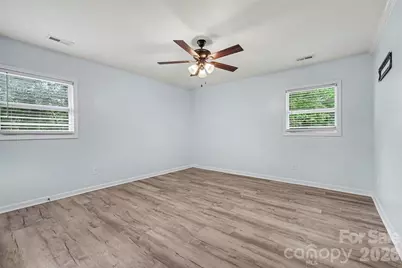 9902 Forest Drive, Charlotte, NC 28216 - Photo 22