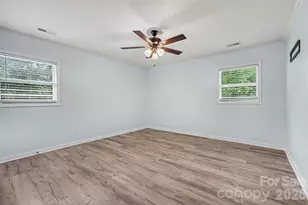 9902 Forest Dr, Charlotte, NC 28216 - Photo 22