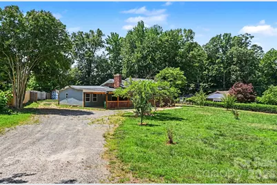 9902 Forest Drive, Charlotte, NC 28216 - Photo 4