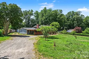 9902 Forest Dr, Charlotte, NC 28216 - Photo 4