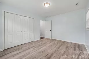 9902 Forest Dr, Charlotte, NC 28216 - Photo 24