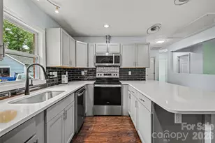 9902 Forest Dr, Charlotte, NC 28216 - Photo 14