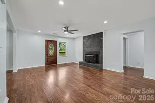 9902 Forest Dr, Charlotte, NC 28216 - Photo 8