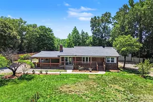 9902 Forest Dr, Charlotte, NC 28216 - Photo 2
