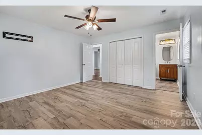 9902 Forest Drive, Charlotte, NC 28216 - Photo 20