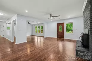 9902 Forest Dr, Charlotte, NC 28216 - Photo 2