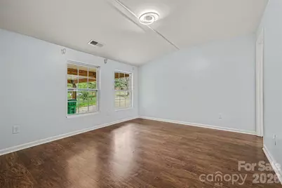9902 Forest Drive, Charlotte, NC 28216 - Photo 28