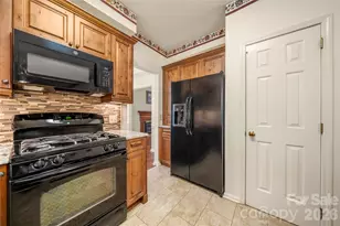 12245 Sutters Hill Ct, Charlotte, NC 28269 - Photo 14