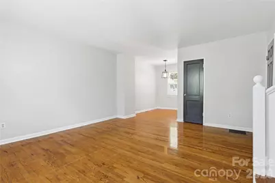 525 Wakefield Drive, Charlotte, NC 28209 - Photo 8