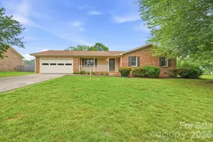183 Dellinger Dr, Statesville, NC 28625 - Photo 2
