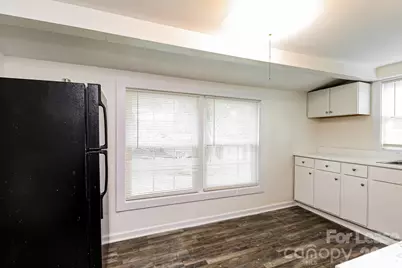709 S Davis Avenue, Newton, NC 28658 - Photo 8