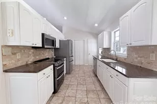221 Grandview Dr, Statesville, NC 28677 - Photo 2