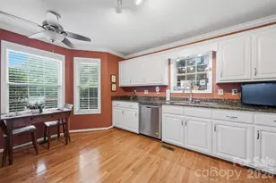 5666 Gold Creek Bay Dr, Hickory, NC 28601 - Photo 8