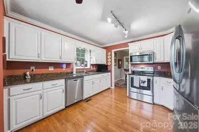 5666 Gold Creek Bay Drive, Hickory, NC 28601 - Photo 10