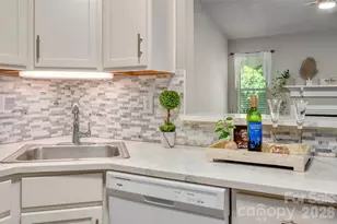 6150 Gray Gate Ln, Charlotte, NC 28210 - Photo 10