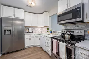 6150 Gray Gate Ln, Charlotte, NC 28210 - Photo 8