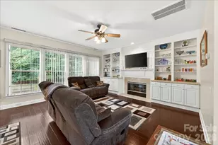 10604 Knight Castle Dr, Charlotte, NC 28277 - Photo 16