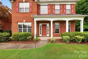 10604 Knight Castle Dr, Charlotte, NC 28277 - Photo 2
