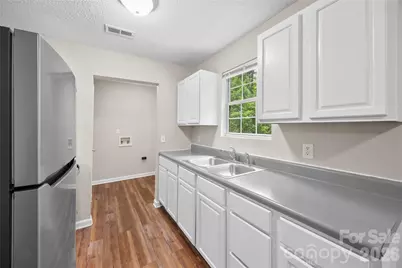 4525 Rolling Hill Drive, Charlotte, NC 28213 - Photo 6