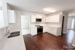 4024 Fifendrum Ln, Charlotte, NC 28216 - Photo 2