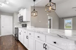 2407 Dellinger Dr, Newton, NC 28658 - Photo 4
