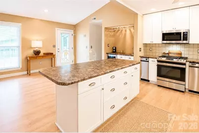 7904 Saddleview Court, Charlotte, NC 28215 - Photo 8