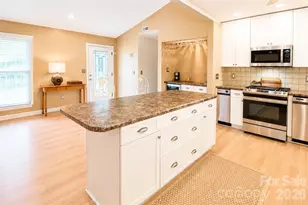 7904 Saddleview Ct, Charlotte, NC 28215 - Photo 8