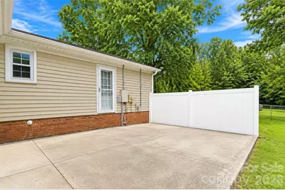 7904 Saddleview Court, Charlotte, NC 28215 - Photo 26