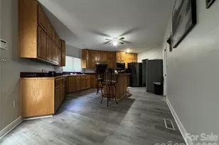7825 Plott Rd, Charlotte, NC 28215 - Photo 8