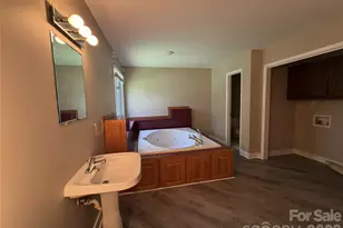 7825 Plott Rd, Charlotte, NC 28215 - Photo 26