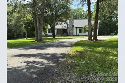 7825 Plott Road, Charlotte, NC 28215 - Photo 2