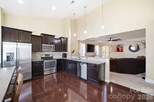 423 Knothole Ln, Charlotte, NC 28214 - Photo 6