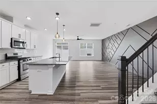 5531 Harris Cove Dr, Charlotte, NC 28269 - Photo 2