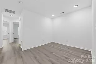 5531 Harris Cove Dr, Charlotte, NC 28269 - Photo 16