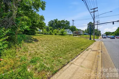 412 W Davidson Avenue, Gastonia, NC 28052 - Photo 2
