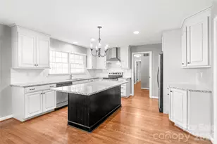 1612 Redcoat Dr, Charlotte, NC 28211 - Photo 12