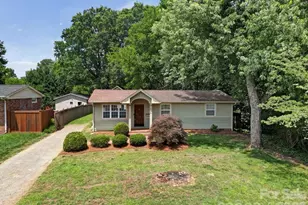 2715 Springway Dr, Charlotte, NC 28205 - Photo 2