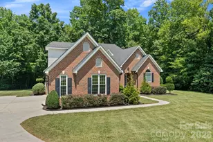 305 Forbes Ct, Lake Wylie, SC 29710 - Photo 2